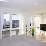 Marina 16 *
