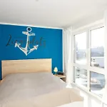 Marina 16 *