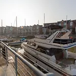 Marina 16 *